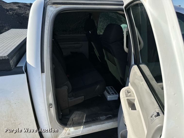 image for item NO9485 2013 Chevrolet Silverado 1500  Crew Cab pickup truck