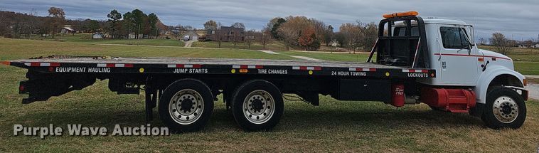 image for item NP9193 2001 International 4900  rollback truck