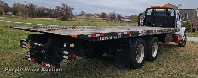 image for item NP9193 2001 International 4900  rollback truck