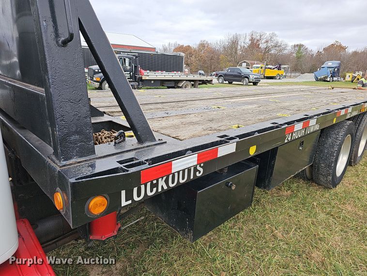 image for item NP9193 2001 International 4900  rollback truck