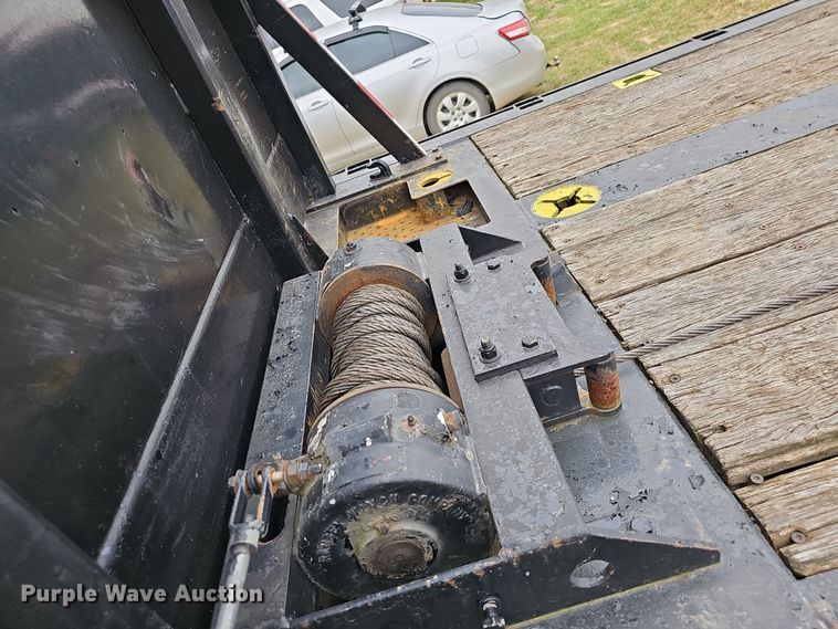 image for item NP9193 2001 International 4900  rollback truck