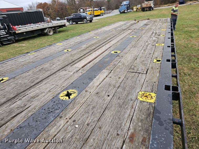 image for item NP9193 2001 International 4900  rollback truck