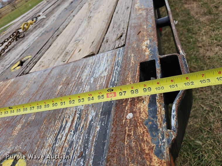 image for item NP9193 2001 International 4900  rollback truck