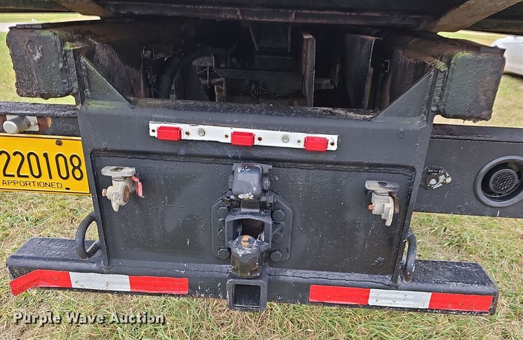 image for item NP9193 2001 International 4900  rollback truck