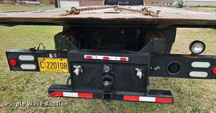 image for item NP9193 2001 International 4900  rollback truck