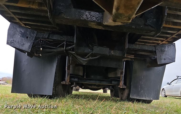 image for item NP9193 2001 International 4900  rollback truck