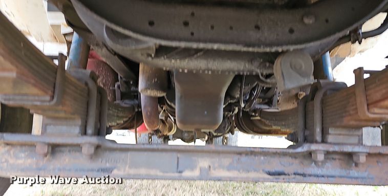 image for item NP9193 2001 International 4900  rollback truck