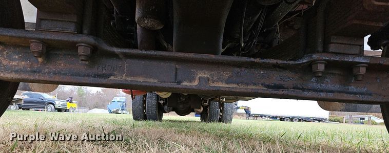 image for item NP9193 2001 International 4900  rollback truck