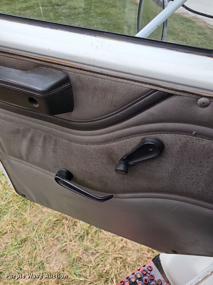 image for item NP9193 2001 International 4900  rollback truck