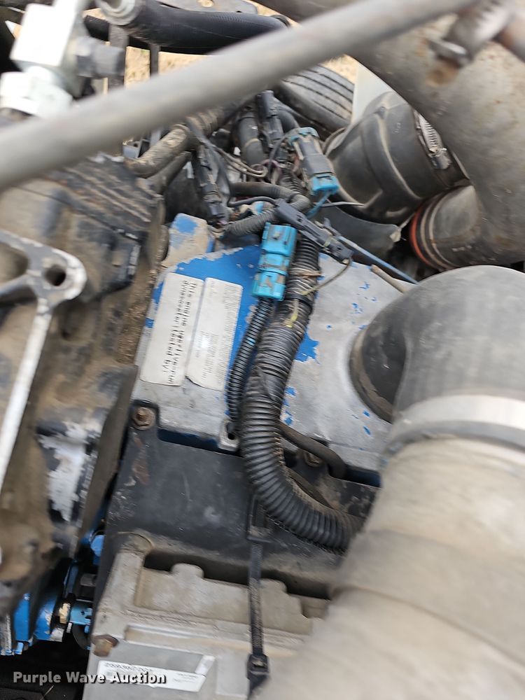 image for item NP9193 2001 International 4900  rollback truck