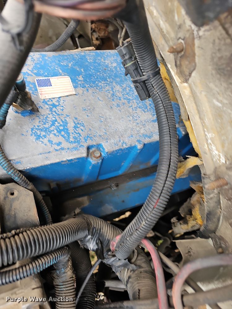 image for item NP9193 2001 International 4900  rollback truck