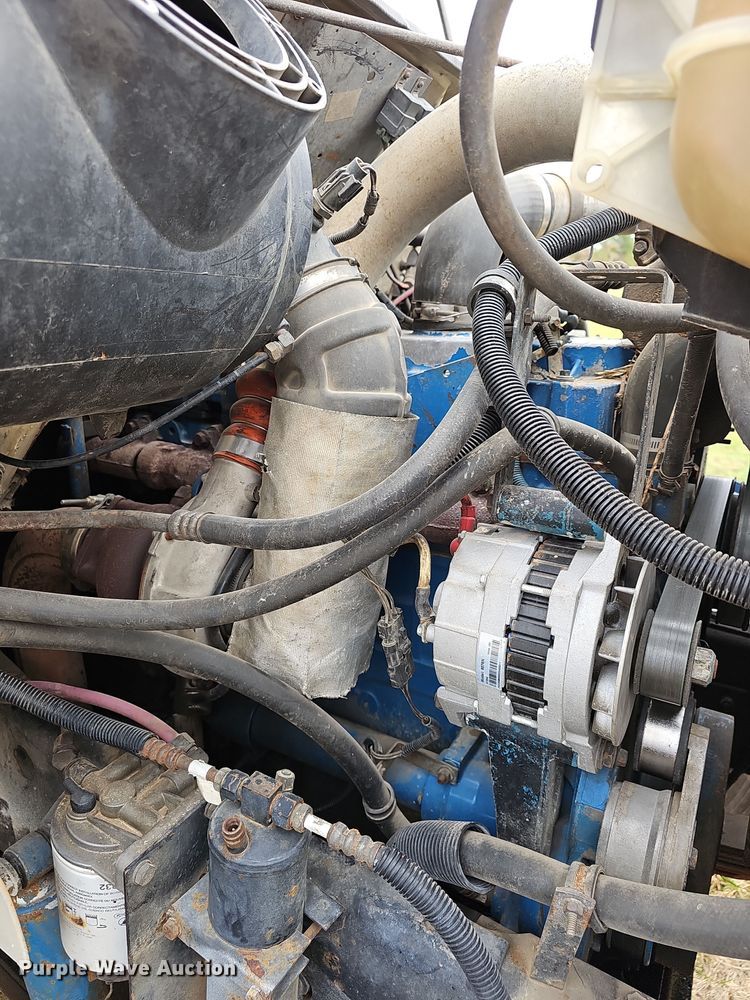 image for item NP9193 2001 International 4900  rollback truck