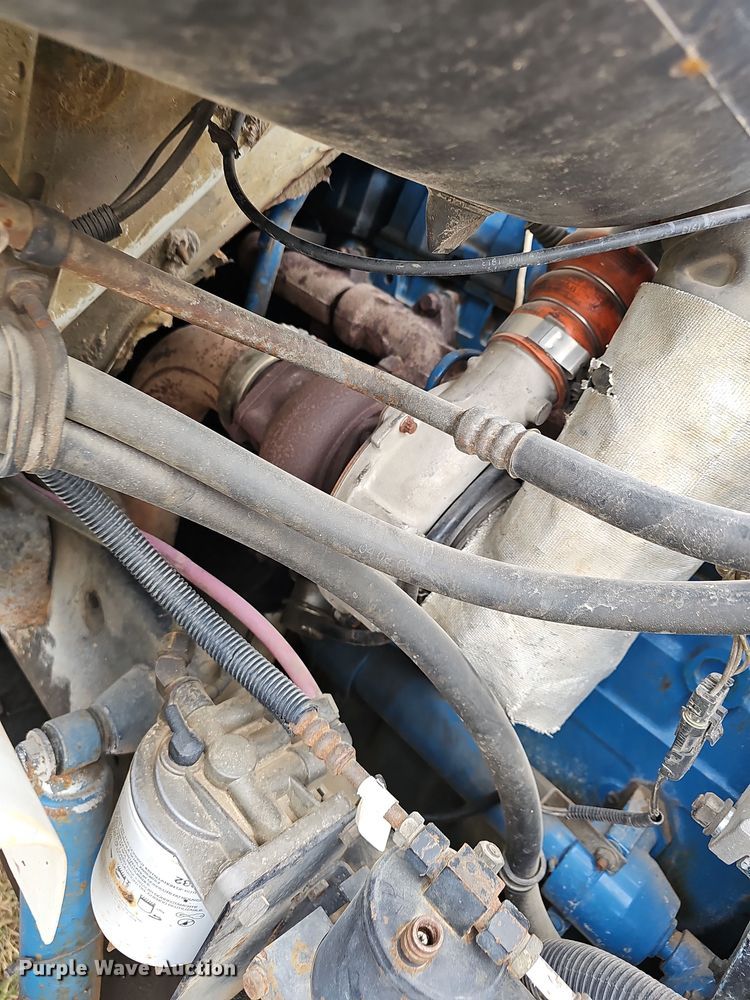 image for item NP9193 2001 International 4900  rollback truck