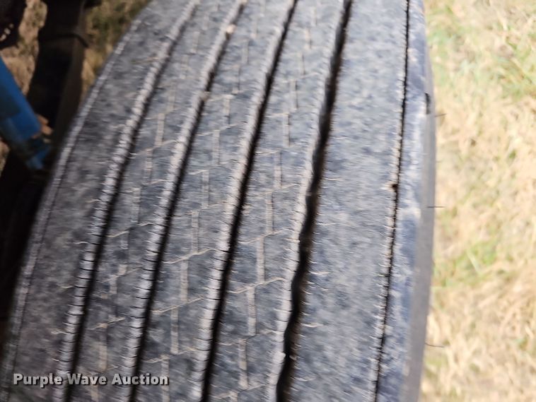 image for item NP9193 2001 International 4900  rollback truck