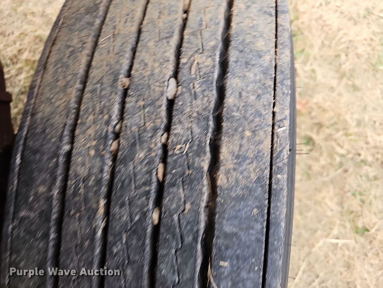 image for item NP9193 2001 International 4900  rollback truck