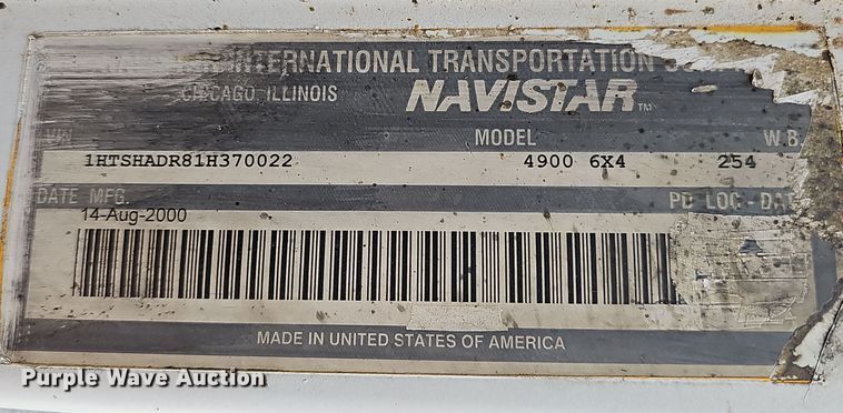 image for item NP9193 2001 International 4900  rollback truck