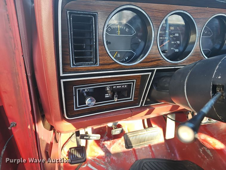 image for item NP9227 1984 Dodge Ram 150  pickup truck