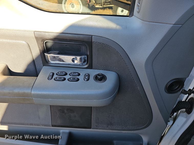 image for item NP9243 2005 Ford F150  SuperCab pickup truck