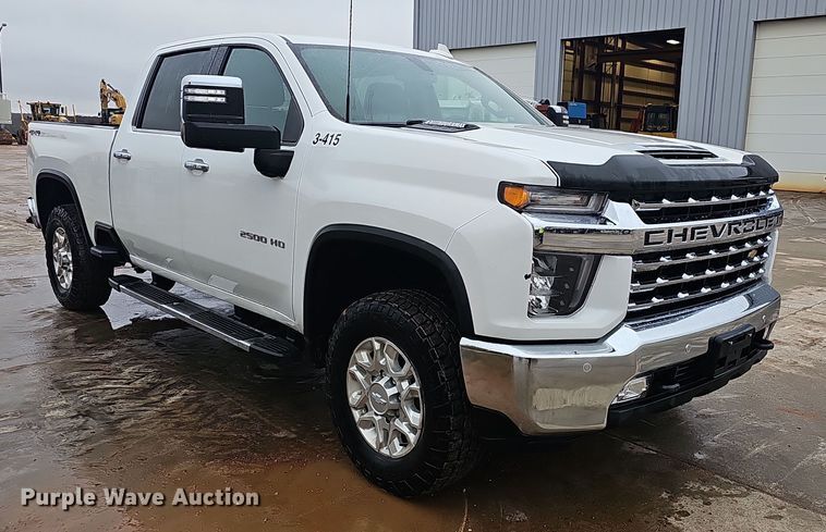 image for item NP9256 2020 Chevrolet Silverado 2500HD  Crew Cab pickup truck