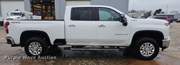image for item NP9256 2020 Chevrolet Silverado 2500HD  Crew Cab pickup truck