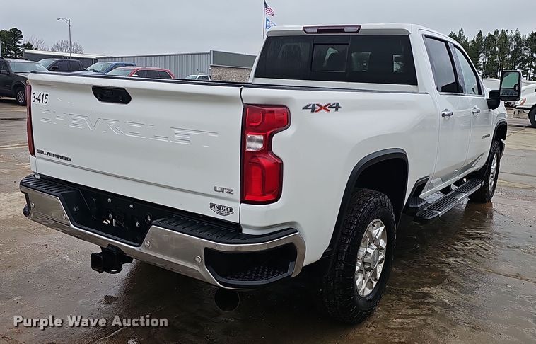 image for item NP9256 2020 Chevrolet Silverado 2500HD  Crew Cab pickup truck