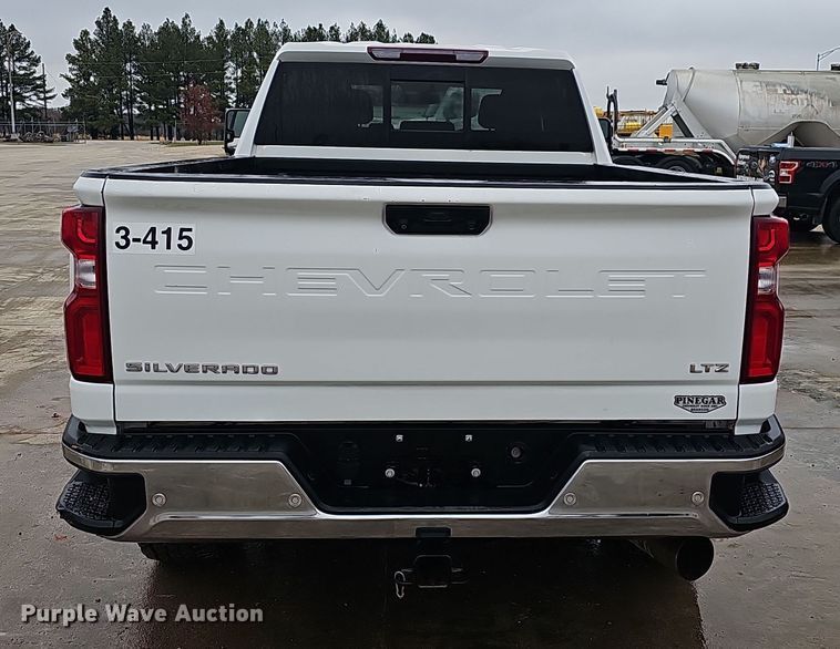 image for item NP9256 2020 Chevrolet Silverado 2500HD  Crew Cab pickup truck