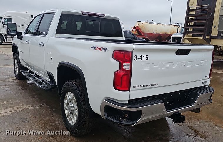 image for item NP9256 2020 Chevrolet Silverado 2500HD  Crew Cab pickup truck