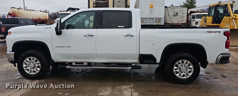 image for item NP9256 2020 Chevrolet Silverado 2500HD  Crew Cab pickup truck