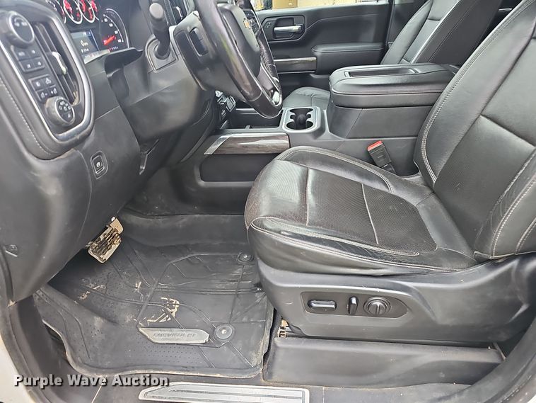 image for item NP9256 2020 Chevrolet Silverado 2500HD  Crew Cab pickup truck