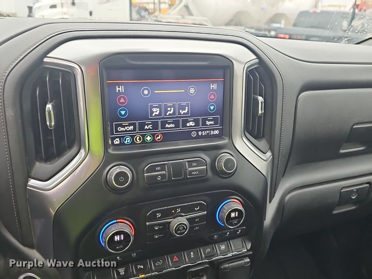 image for item NP9256 2020 Chevrolet Silverado 2500HD  Crew Cab pickup truck