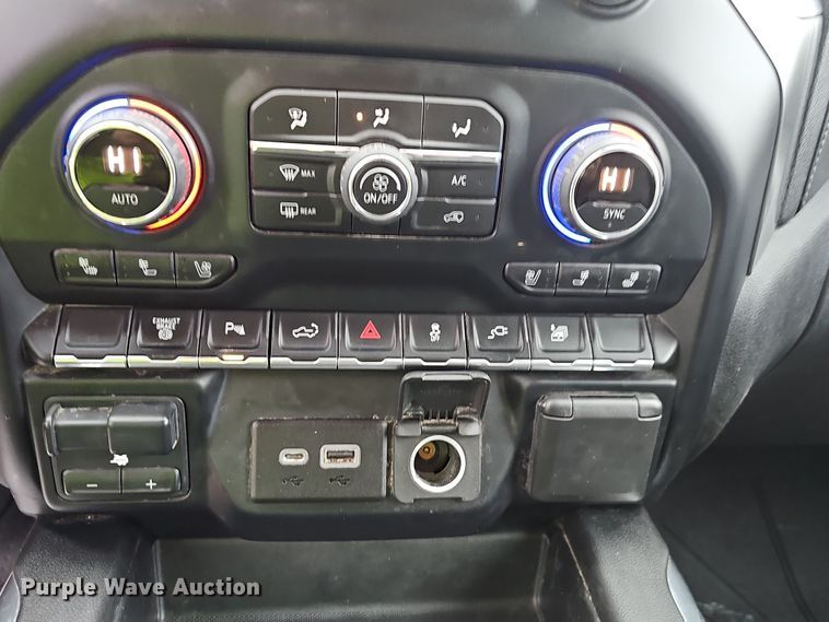 image for item NP9256 2020 Chevrolet Silverado 2500HD  Crew Cab pickup truck