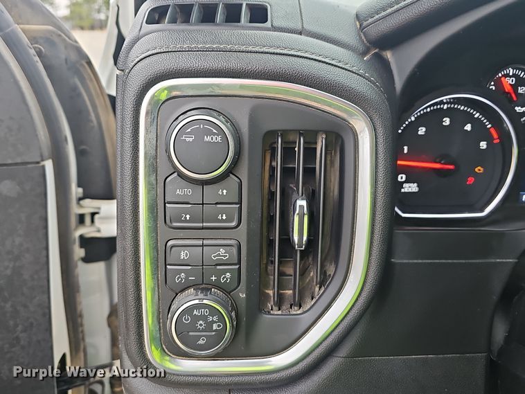 image for item NP9256 2020 Chevrolet Silverado 2500HD  Crew Cab pickup truck