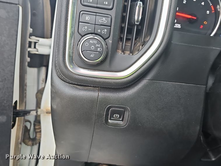 image for item NP9256 2020 Chevrolet Silverado 2500HD  Crew Cab pickup truck