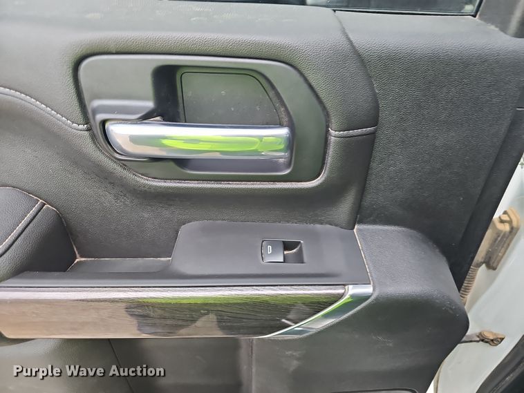 image for item NP9256 2020 Chevrolet Silverado 2500HD  Crew Cab pickup truck