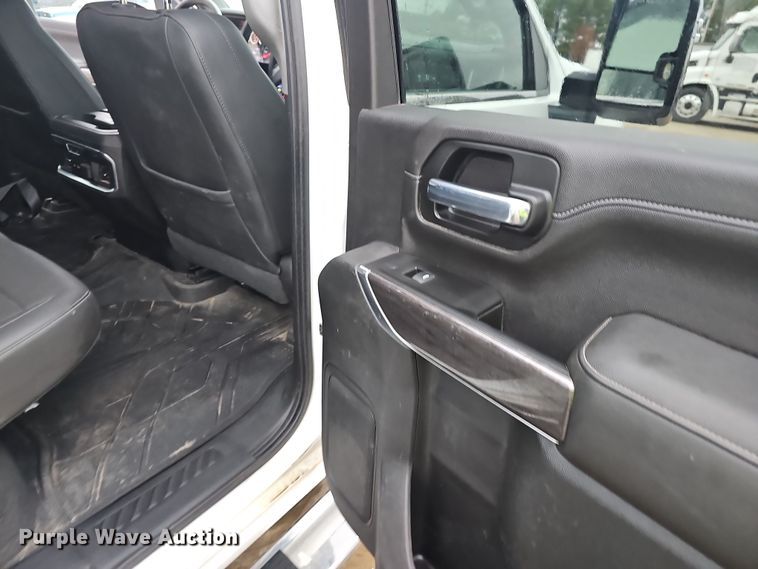 image for item NP9256 2020 Chevrolet Silverado 2500HD  Crew Cab pickup truck