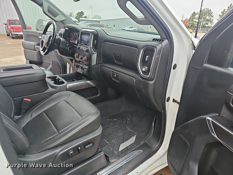 image for item NP9256 2020 Chevrolet Silverado 2500HD  Crew Cab pickup truck