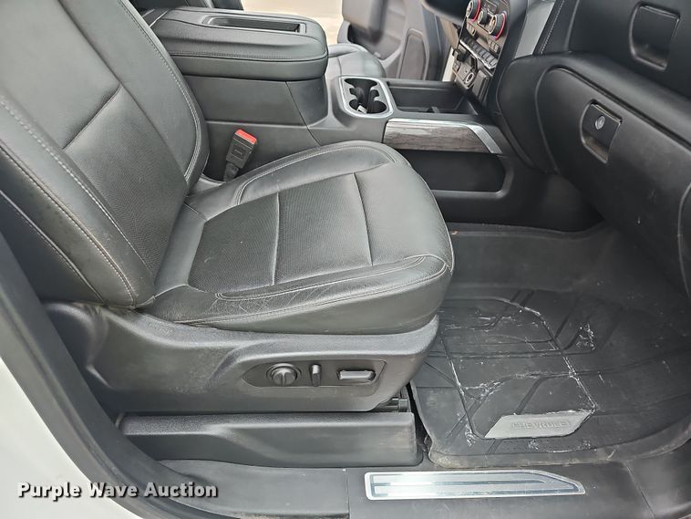 image for item NP9256 2020 Chevrolet Silverado 2500HD  Crew Cab pickup truck