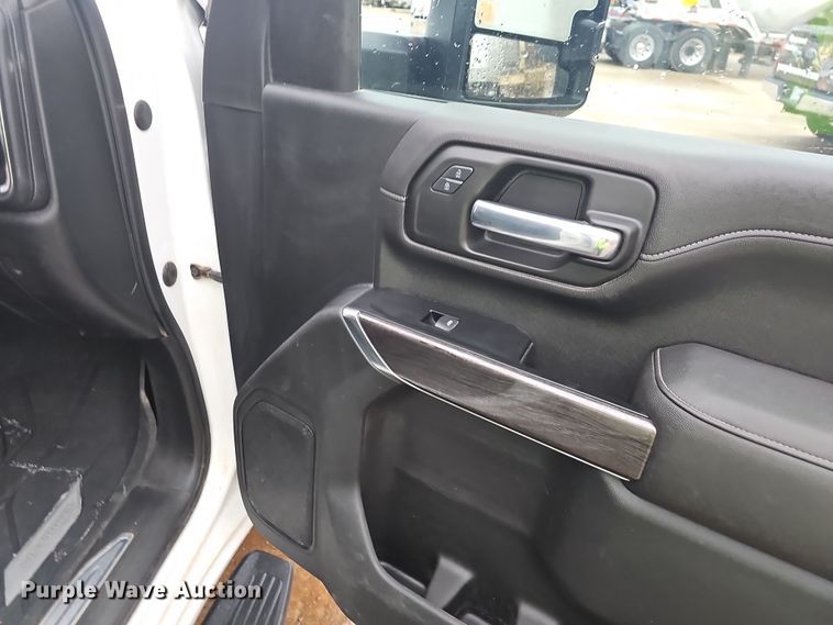 image for item NP9256 2020 Chevrolet Silverado 2500HD  Crew Cab pickup truck