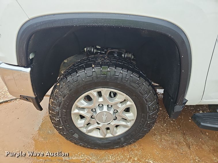 image for item NP9256 2020 Chevrolet Silverado 2500HD  Crew Cab pickup truck