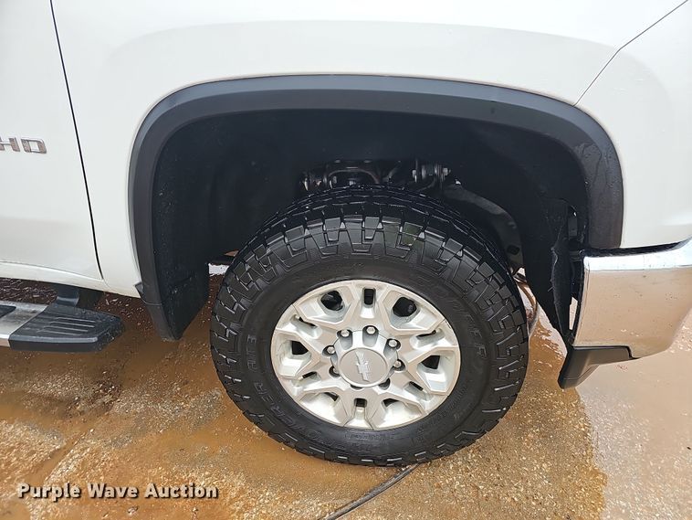 image for item NP9256 2020 Chevrolet Silverado 2500HD  Crew Cab pickup truck