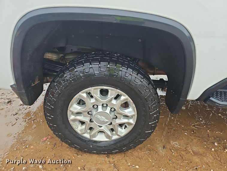 image for item NP9256 2020 Chevrolet Silverado 2500HD  Crew Cab pickup truck