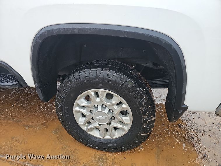 image for item NP9256 2020 Chevrolet Silverado 2500HD  Crew Cab pickup truck