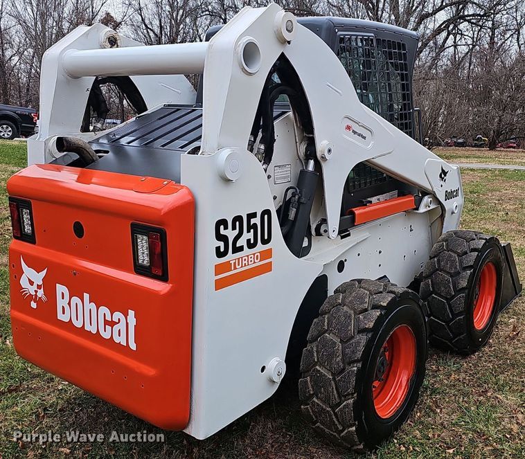 image for item NP9279 2003 Bobcat S250  skid steer loader