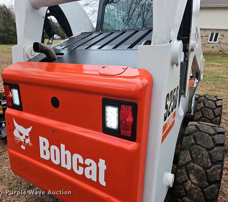 image for item NP9279 2003 Bobcat S250  skid steer loader