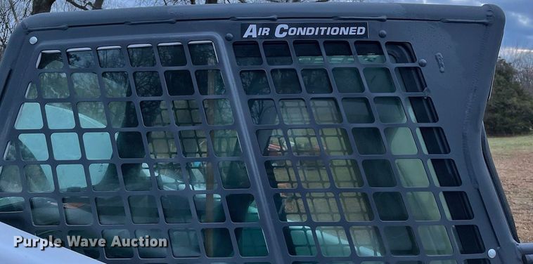 image for item NP9279 2003 Bobcat S250  skid steer loader