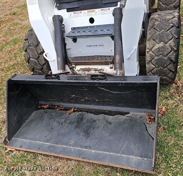 image for item NP9279 2003 Bobcat S250  skid steer loader