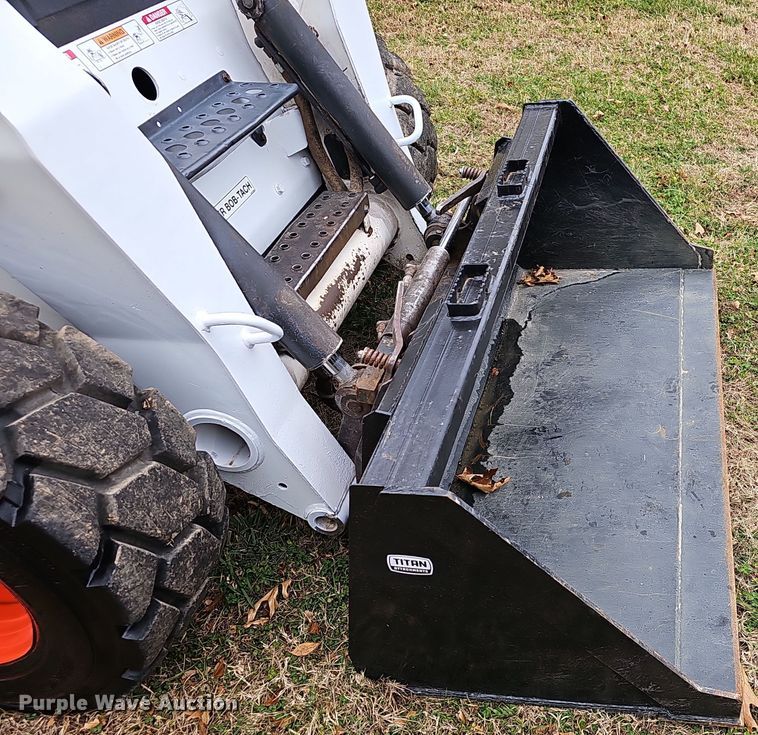 image for item NP9279 2003 Bobcat S250  skid steer loader