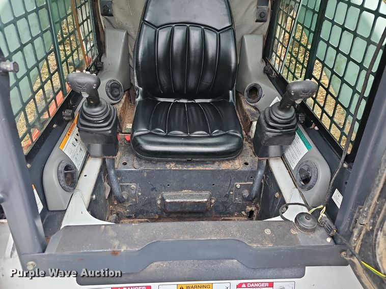 image for item NP9279 2003 Bobcat S250  skid steer loader