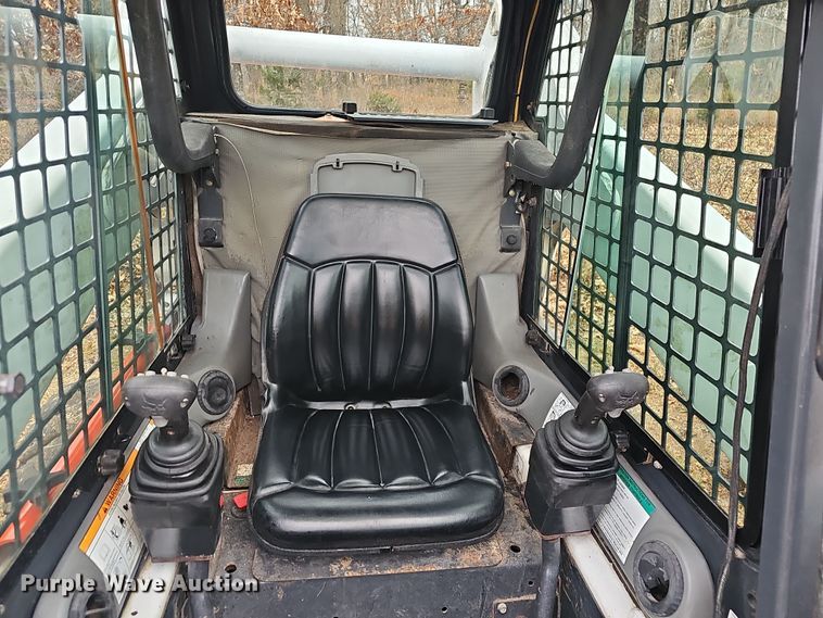 image for item NP9279 2003 Bobcat S250  skid steer loader