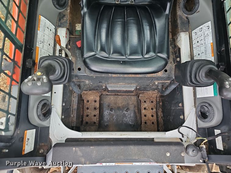 image for item NP9279 2003 Bobcat S250  skid steer loader